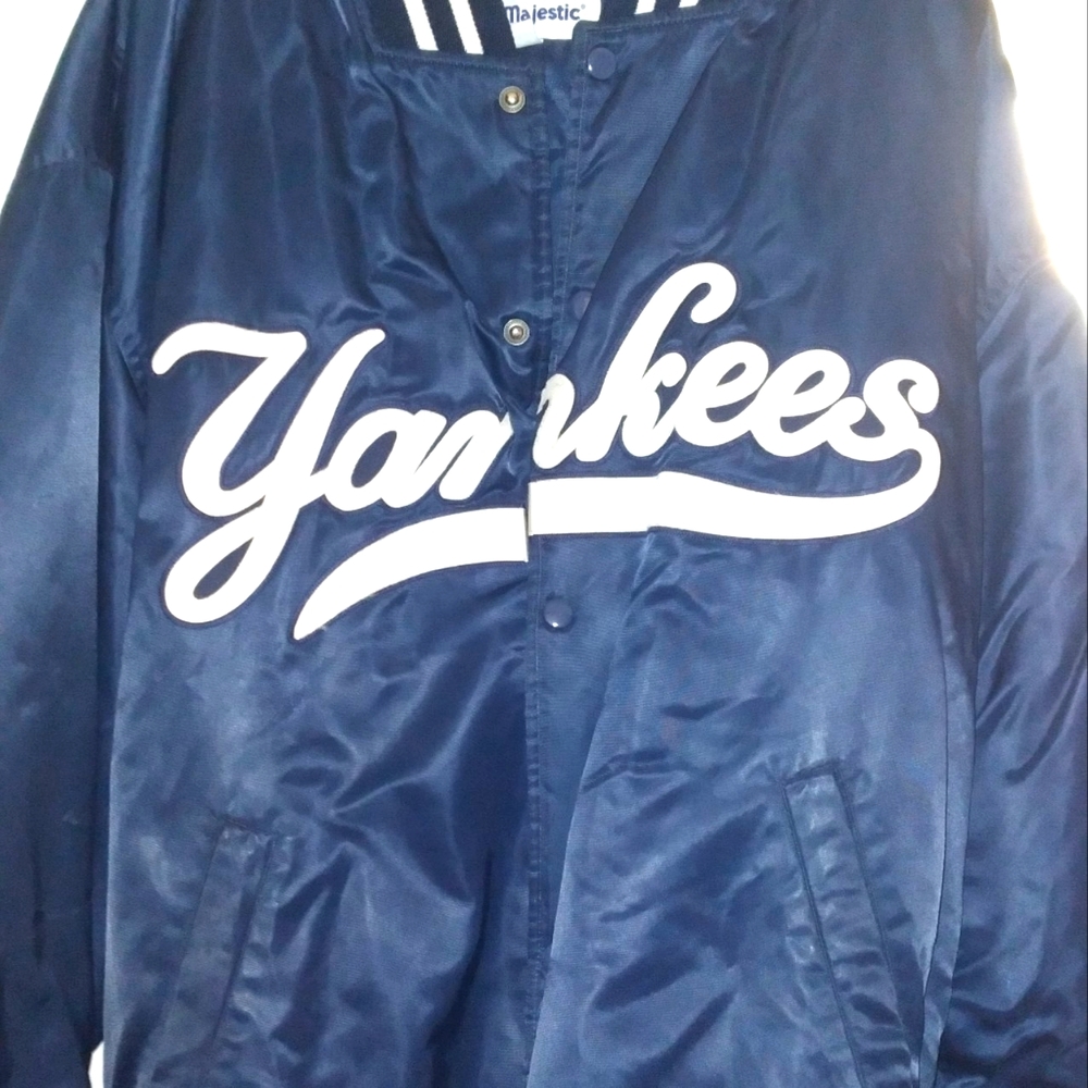 MLB Majestic Yankees jacket blue color. IN FiRST PLACE 🥇
